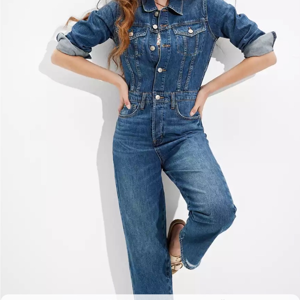 NWT American Eagle denim jumper Amazing quality and style.